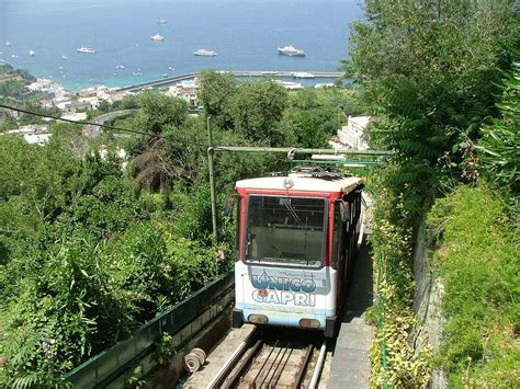 Vista panoramica dal percorso della funicolare di Capri
