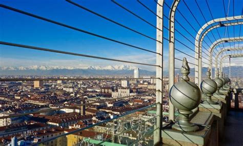 Vista panoramica di Torino dalla Mole Antonelliana con le Alpi sullo sfondo