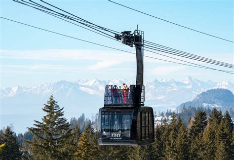 Immagine della funivia cabrio di Tires con vista sulle montagne