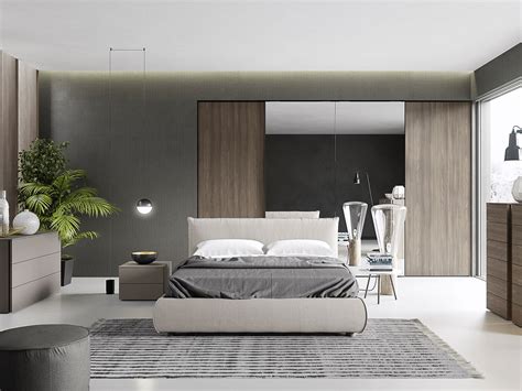 Composizione di una camera da letto moderna con letto di design e mobili Napol Arredamenti.