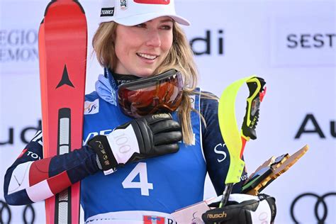 Mikaela Shiffrin festeggia una delle sue vittorie in Coppa del Mondo