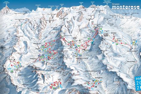 Vista panoramica dalle cime del Monterosa Ski con le valli circostanti
