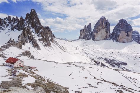 Vista ravvicinata delle cime dolomitiche dalla Val Fiscalina innevata
