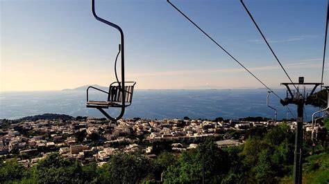 vista panoramica dalla seggiovia per il Monte Solaro