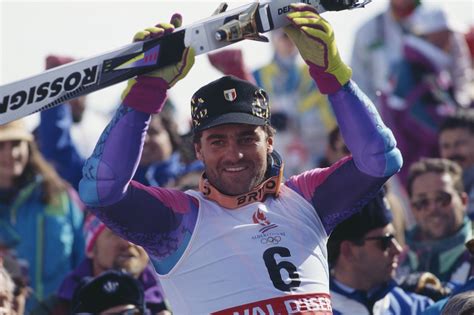 Infografica con le statistiche principali della carriera di Alberto Tomba: vittorie, medaglie olimpiche, Coppe del Mondo