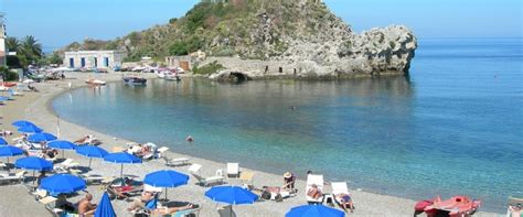 Vista della baia di Mazzarò accessibile tramite la funivia