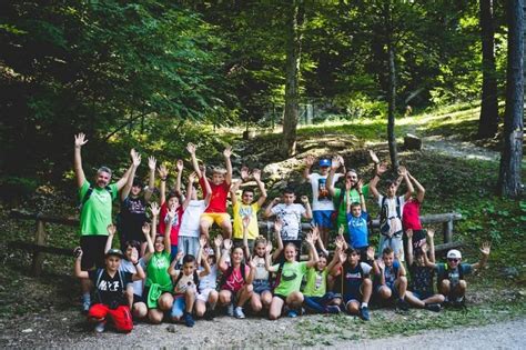 Foto del Burton Girl Camp con partecipanti e istruttori