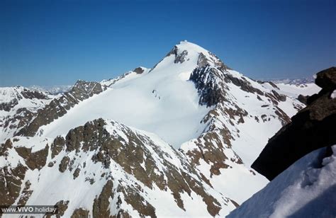 Panoramica delle vette innevate della cresta di Senales, con la Palla Bianca in evidenza.