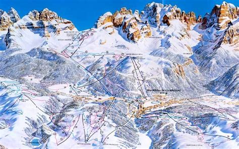 Foto panoramica delle piste di Madonna di Campiglio in una giornata di sole.