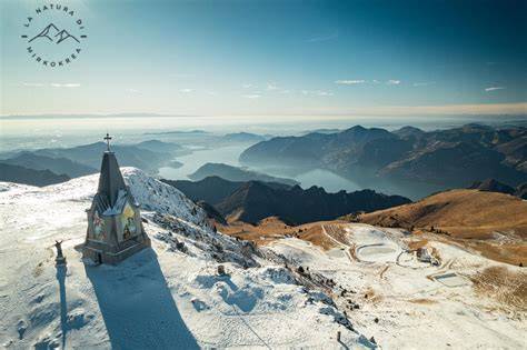 Dettaglio di un sentiero innevato sul Monte Guglielmo