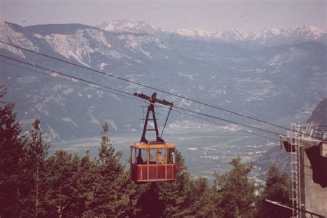vista panoramica della Funivia del Colle con le montagne circostanti