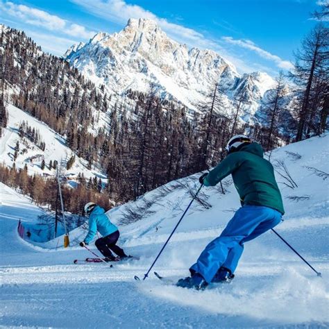 Panorama delle Pale di San Martino con piste da sci