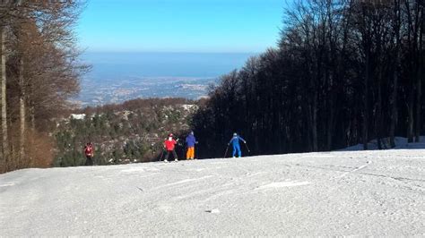 Panorama mozzafiato della Majella dalla stazione sciistica di Passolanciano con vista sul mare Adriatico