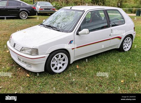 Dettaglio di una Peugeot 106 da competizione