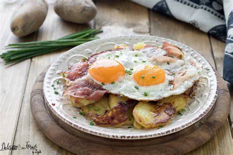 Piatto tradizionale tirolese con speck e formaggio