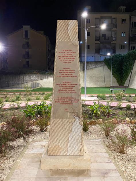 Stele commemorativa delle vittime sul Mottarone