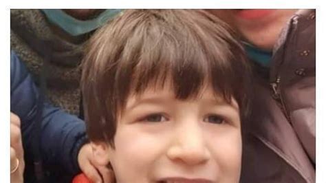 bambino Eitan Biran sorridente