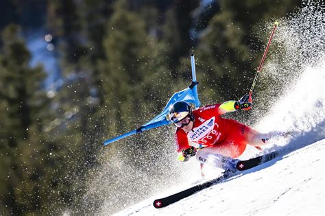 Foto di Marco Odermatt in azione durante una gara di Super-G