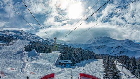 Panoramica delle piste da sci a Bormio con il Parco Nazionale dello Stelvio sullo sfondo