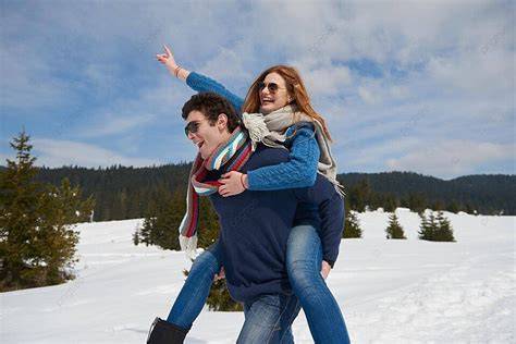 Famiglia che si diverte sulla neve a Andalo
