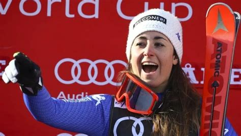 Sofia Goggia festeggia la vittoria e la Coppa di SuperG a Kvitfjell