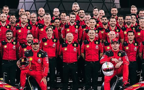 foto di gruppo della scuderia Funny Team con i piloti premiati