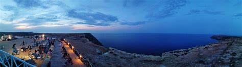 Vista panoramica dal bar O'Scià Club con il mare di Lampedusa al tramonto