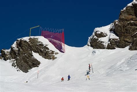 Vista panoramica della pista di discesa libera di Wengen con le montagne circostanti