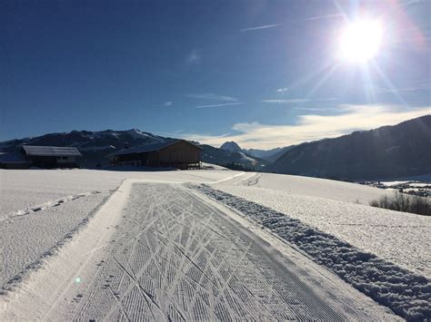 Vista panoramica della pista di sci di Hafjell con montagne innevate sullo sfondo