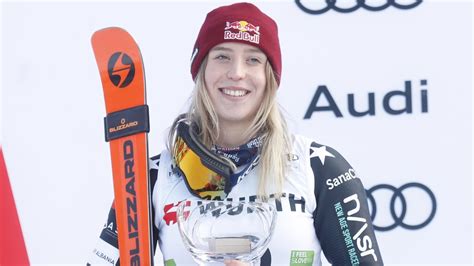 Ritratto di Lara Colturi con abbigliamento da sci