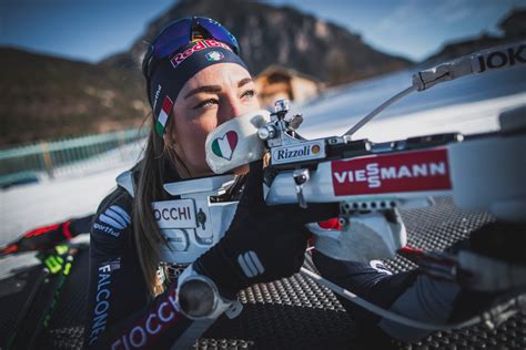 Foto di sci da biathlon trattati con scioline innovative