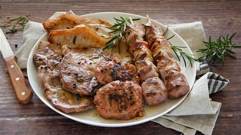 Immagine di un piatto di carne alla griglia o pesce che si abbina perfettamente con la Slalom Strong Lager.