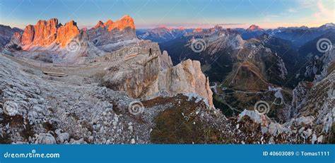 Vista panoramica delle Dolomiti dalla cima della Tofana