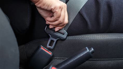 Dettaglio delle cinture di sicurezza e della pompa per pneumatici del passeggino Jane Slalom Reverse