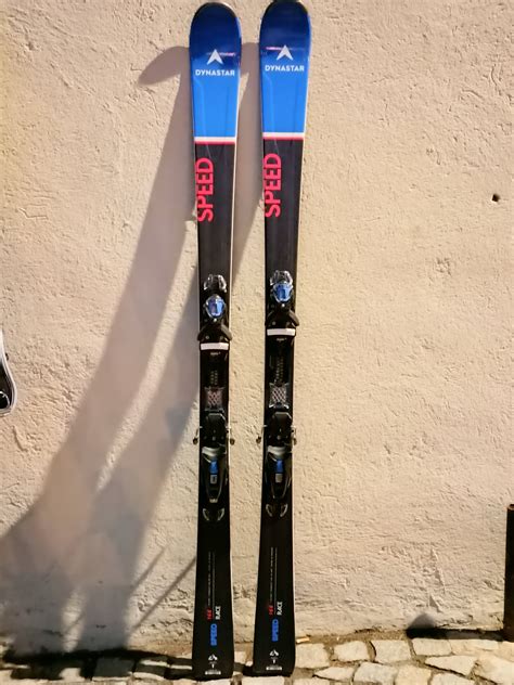Coppia di sci snowboard nuovi di ultima generazione