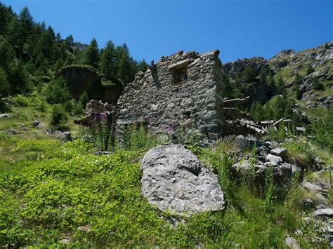 Vista panoramica del Lago di Tsan con il Bivacco