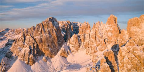 Dettaglio delle vette delle Dolomiti di Brenta, tra cui il Croz dell'Altissimo.