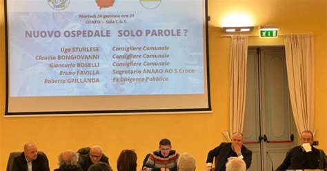 tabella comparativa dei costi medi per località sciistica (es. Cortina, Livigno, Tarvisio, Spiazzi di Gromo) per una settimana a Capodanno e a Carnevale