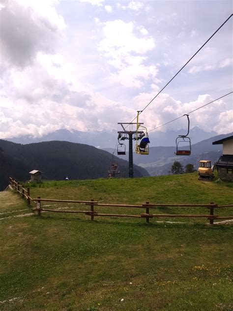 seggiovia che sale verso il Lago di Lod