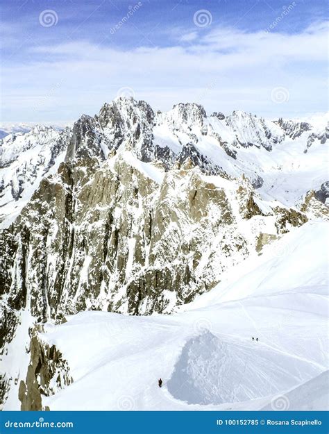 Vista panoramica dalla cima del Mont Valaisan con le Alpi circostanti