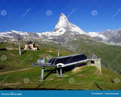 Immagine panoramica del Piccolo Cervino con la funivia.