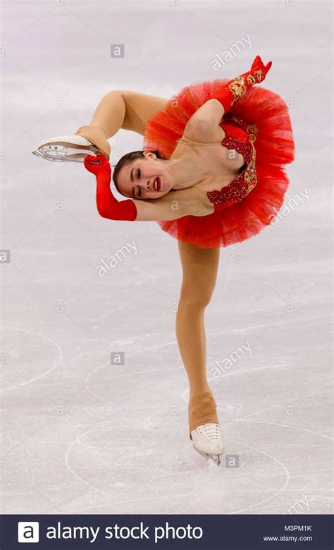 Alina Zagitova durante un'esibizione di gala