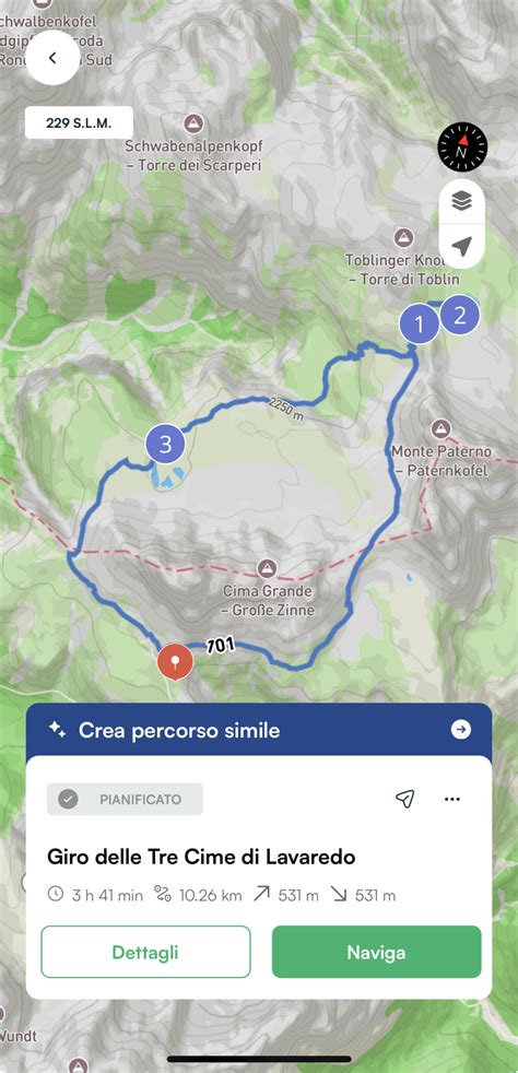 Percorso di trekking in montagna con vista panoramica