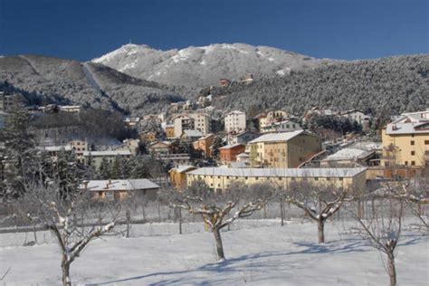 Foto del borgo di Roccaraso con le sue chiese storiche