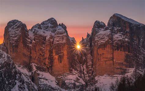 Panorama delle montagne del gruppo del Civetta in una giornata di sole invernale