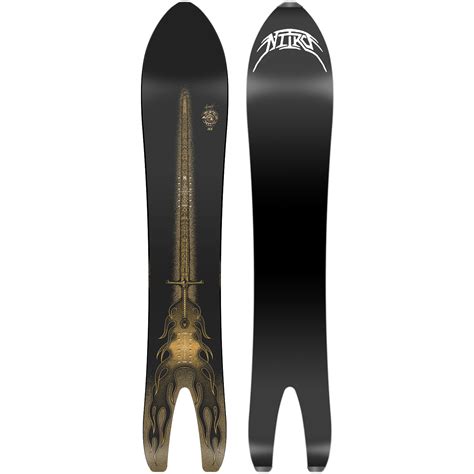 Drew Hicken con la tavola Nitro Stiletto in un paesaggio innevato