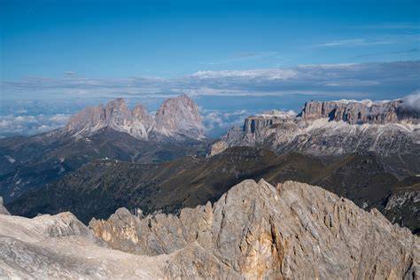 Vista a 360 gradi dalla vetta di Cima Mandriolo, con le Dolomiti all'orizzonte