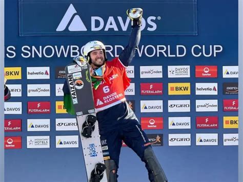 Collage di immagini che ritraggono Shaun White in azione nello snowboard, nello skateboard e in momenti di premiazione.