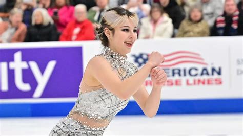 Alysa Liu esegue la trottola Biellmann