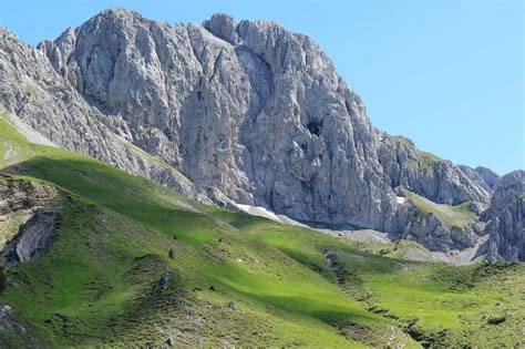 panoramica delle montagne di Montecampione con la Presolana sullo sfondo